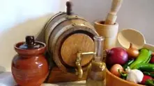 Откраднаха 40 литра домашна ракия в българско село