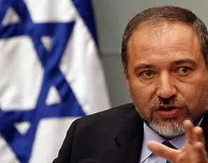 Израелският външен министър на съд за злоупотреби