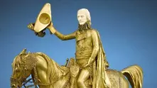 Продават позлатена статуя на Наполеон на търг