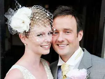Британец продаде бизнеса си, за да се ожени 30 пъти