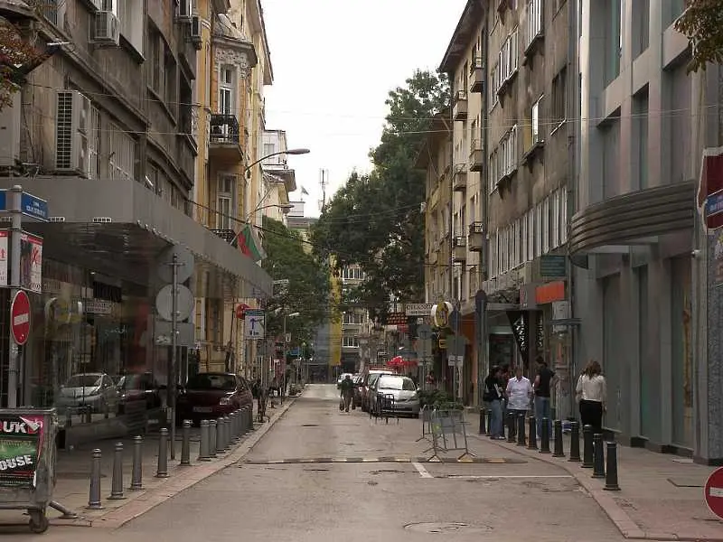 Мъж загина и две жени бяха ранени при срутване на балкон в София