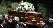 Жена се събуди на собственото си погребение и умря от шока