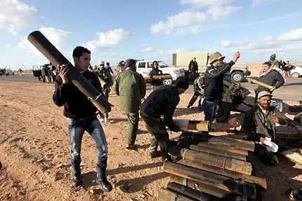 Опозицията в Либия настъпва към Триполи   