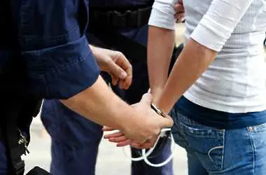 Арестуваха българка за пренасяне на наркотици