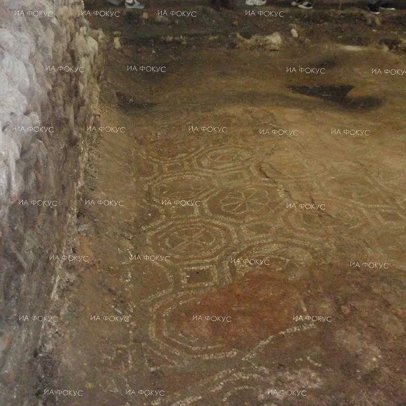 Уникална мозайка от римско време откриха под бул. Мария Луиза