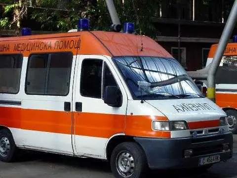 Крадци разбиха четири линейки в Бургас