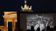 Прожектират „Великият диктатор“ на Бранденбургската врата
