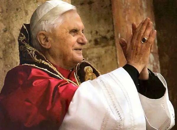Папа Бенедикт XVI призова да четем Библията през отпуската си