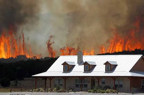 Тексас се бори с огромни пожари