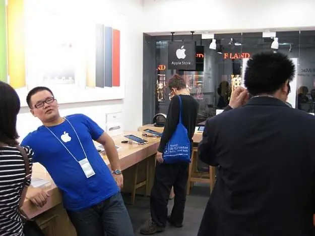 Откриха още 22 фалшиви магазина на Apple в Китай