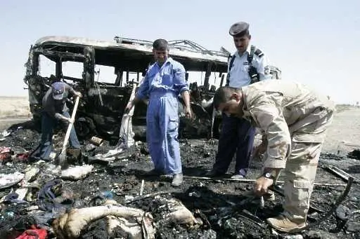 Десетки души загинаха след атентати и катастрофа в Ирак