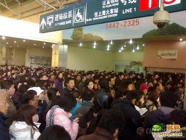 Най-малко 240 ранени при катастрофа в метрото на Шанхай