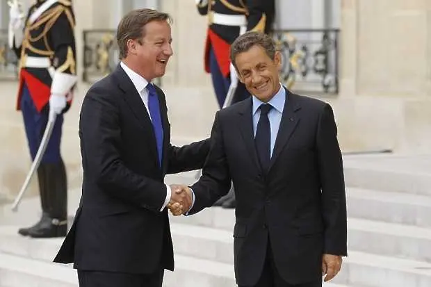 Саркози и Камерън пристигнаха в Либия 