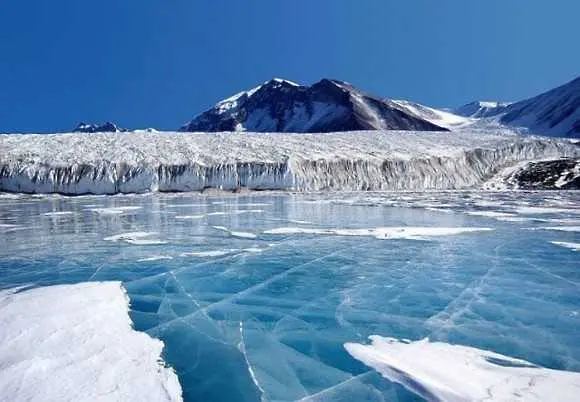 Ще търсят данни за климата в миналото на Антарктика   