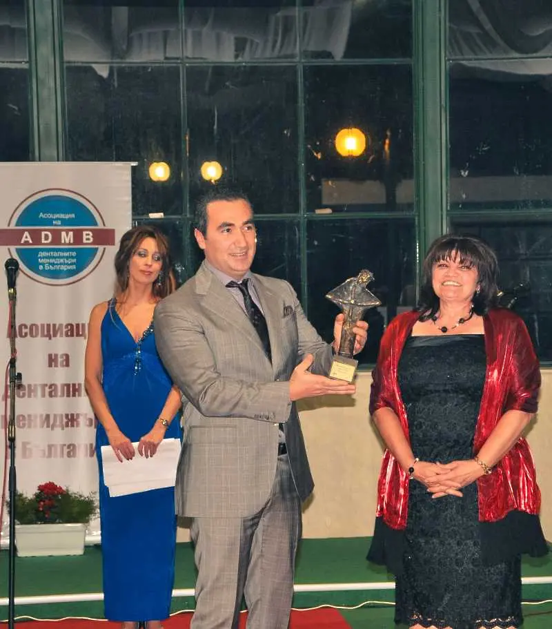 Д-р Гайс Бaдер спечели голямата награда „Мениджър на дентална практика“ 