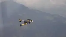 Бивш пилот изпълни невероятна каскада над Алпите (видео)
