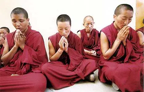 Китайското правителство ще дава социални помощи на тибетските монаси