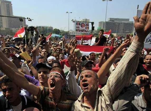 Трети ден протести и насилие в Египет
