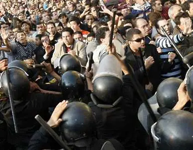 Египет продължава масовите протести преди изборите