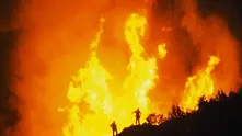 Един загинал и хиляди евакуирани при силен пожар в Невада