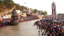 Тълпа прегази до смърт 16 души на религиозен празник в Индия