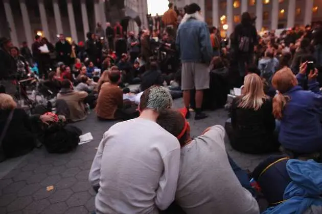 Протестиращите от Окупирай Уолстрийт се завърнаха в парка в Ню Йорк