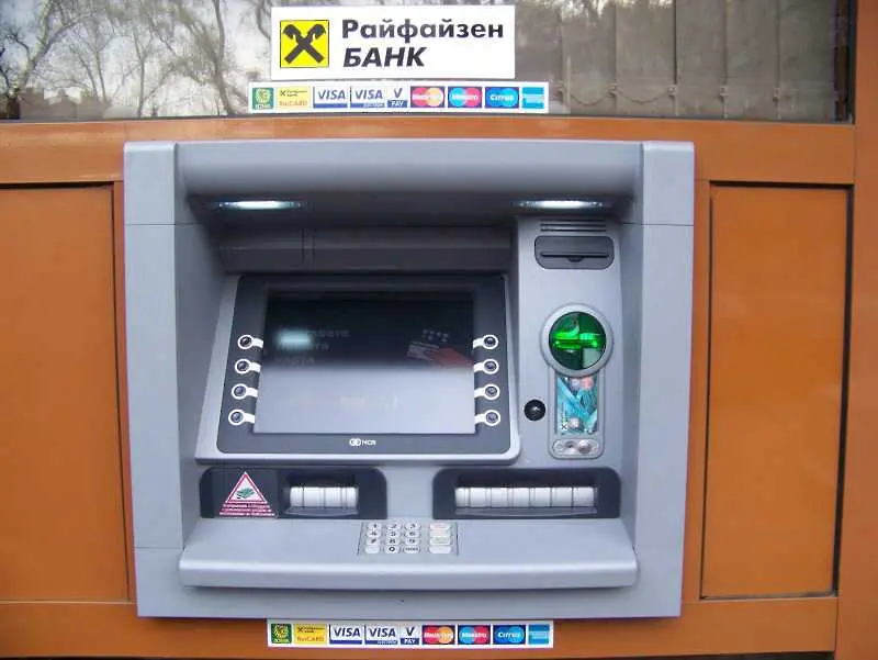 Ново от Райфайзенбанк: Внасяме пари през банкомат