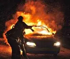 Нови три автомобила подпалени пред очите на полицаи в столицата