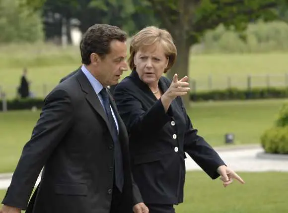Саркози и Меркел започват преговори за съдбата на еврозоната