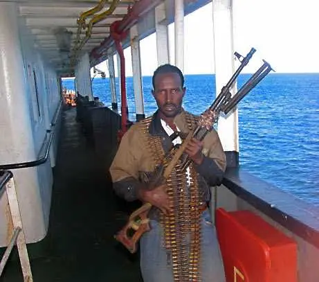 Сомалийски пирати отвлякоха италиански кораб