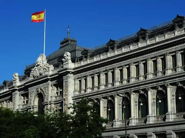 Испания замразява заплатите за първи път от 30 години