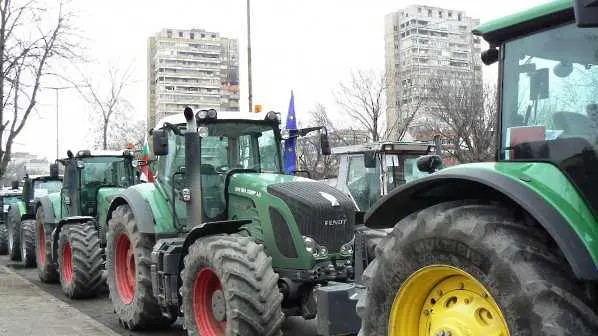 Земеделците спират протестите