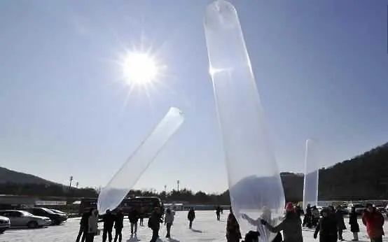 Балони с хелий понесоха 1000 чифта чорапи към Северна Корея