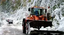 Бедствено положение в Тетевен и Чепеларе, суровата зима взе първа жертва (обновена)