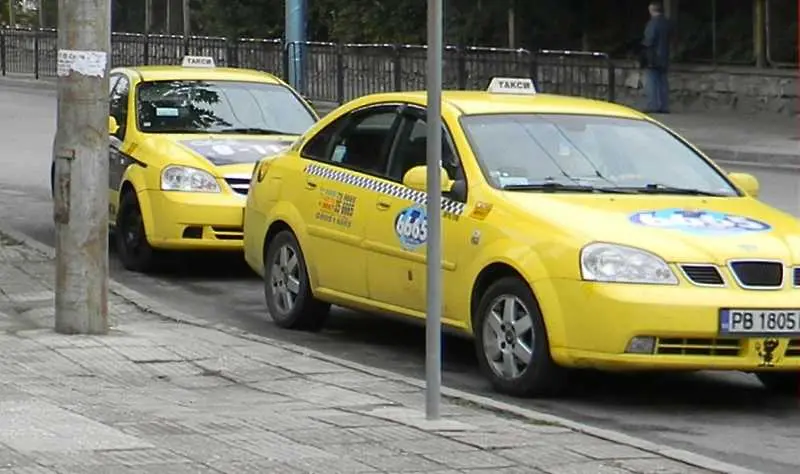 КЗК глоби 8 таксиметрови фирми в Пловдив, предлагали промоции