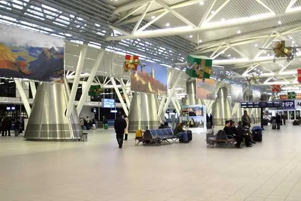 Евакуираха група пътници от летище София