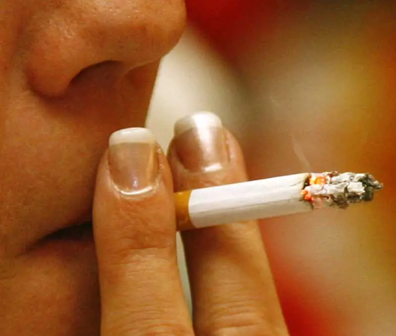 Броят на пушачите в България намалява