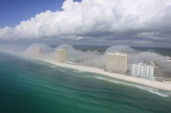 Гигантско облачно цунами се образува във Флорида