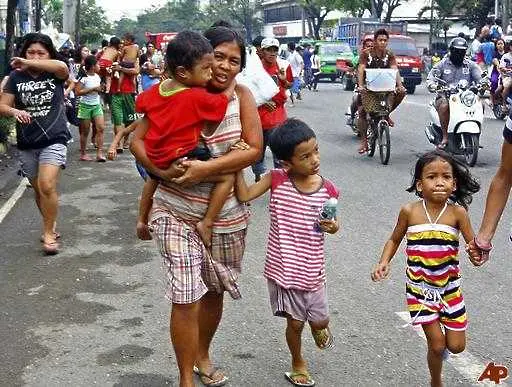 15 жертви след труса на Филипините, десетки се издирват