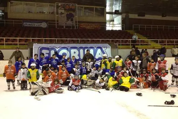 Децата на „Славия” спечелиха хокейния турнир за купа Флорина 
