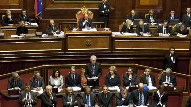 Италиански депутати намалиха заплатите си с 1300 евро
