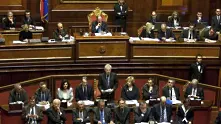 Италиански депутати намалиха заплатите си с 1300 евро