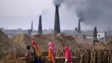 Фабрика в Пакистан рухна, уби 3-ма души