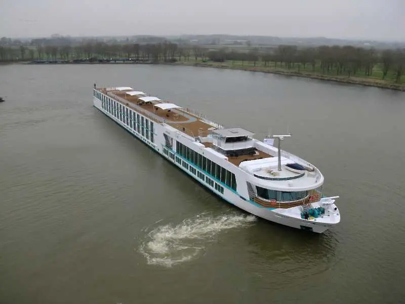 Райфайзенбанк финансира строежа и пускането по вода на пътнически речен кораб Ариана 