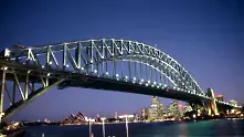 Мостът в Сидни стана на 80 години
