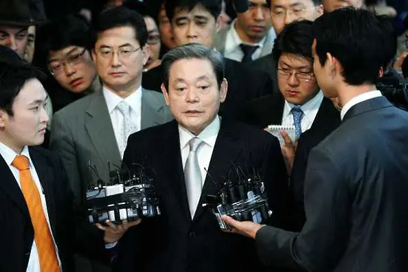 Нов разрив във фамилията на върха на Samsung 