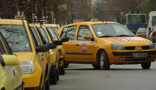 Десетки таксита от Пловдив идват на протест в София