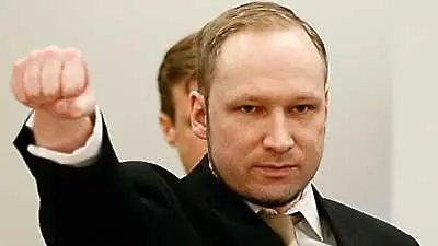 Убиецът от Осло поиска да го изправят пред военен съд