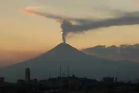 Мексико под тревога, вулканът Попокатепетл бълва пепел