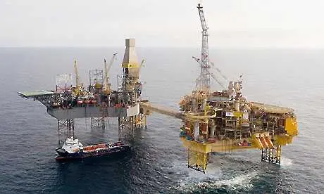 Газ изтича от взривоопасна платформа в Северно море
